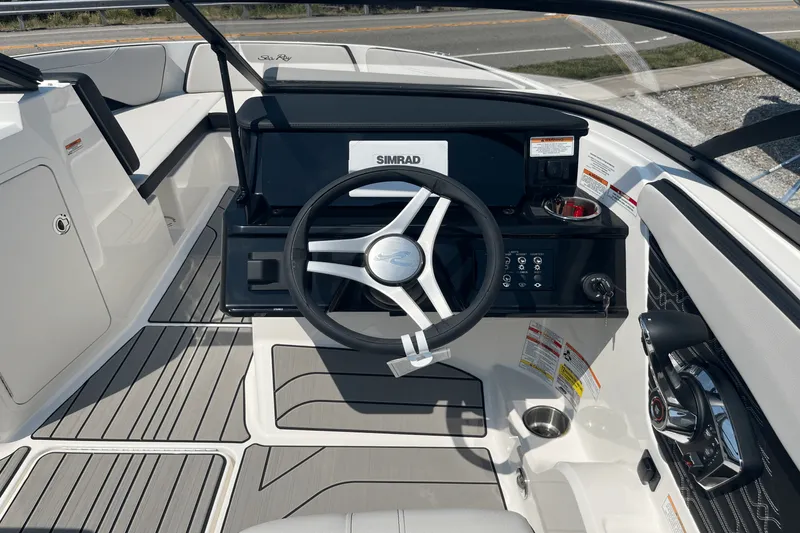 Slide: The Image of Sea Ray SPX 210 Outboard 2025 - 8