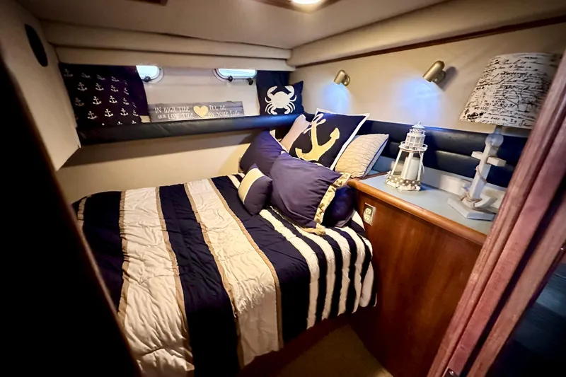 Slide: The Image of Bayliner 4588 Pilothouse 1993 - 18