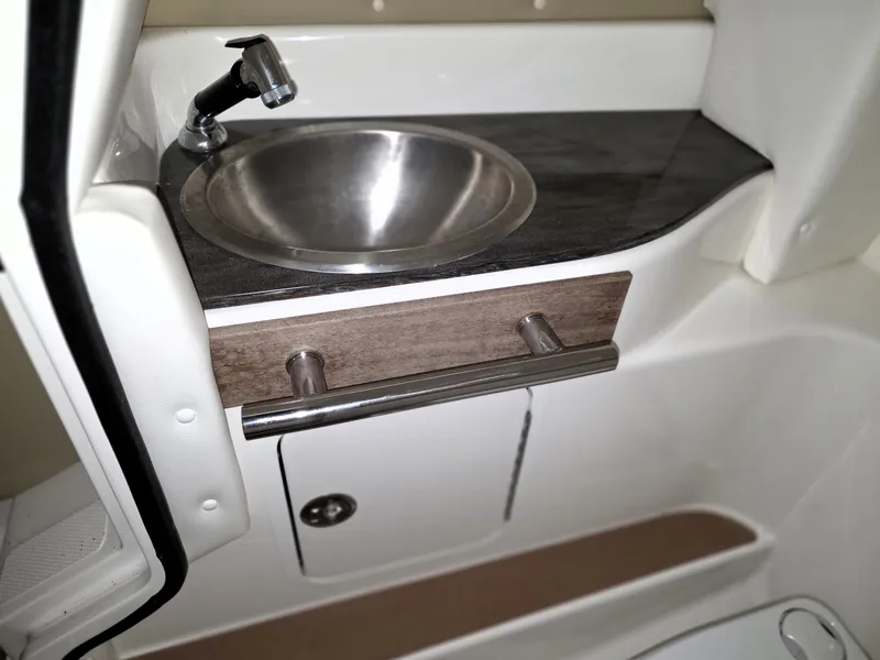 Slide: The Image of Sea Ray 270SLX 2014 - 40