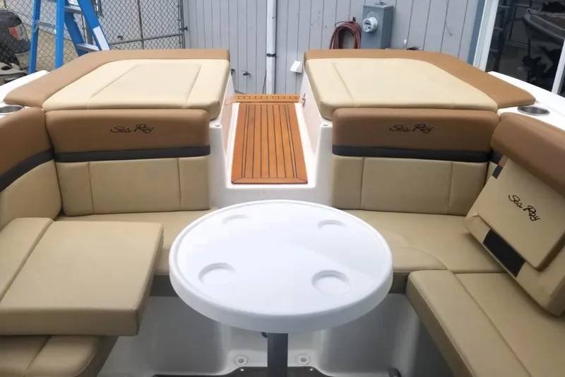 Slide: The Image of Sea Ray 270SLX 2014 - 29