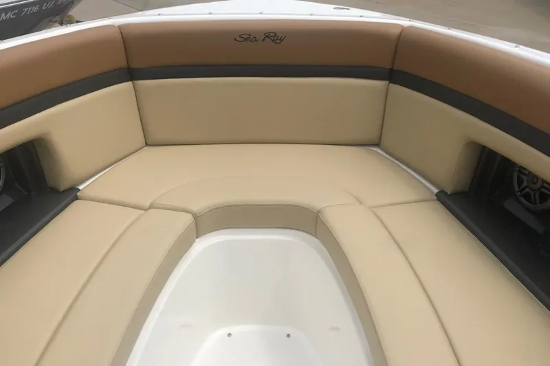 Slide: The Image of Sea Ray 270SLX 2014 - 26
