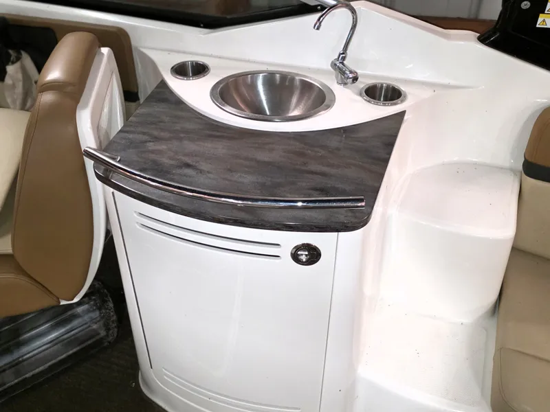 Slide: The Image of Sea Ray 270SLX 2014 - 35