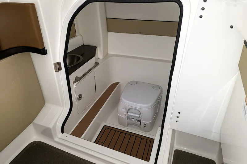 Slide: The Image of Sea Ray 270SLX 2014 - 39