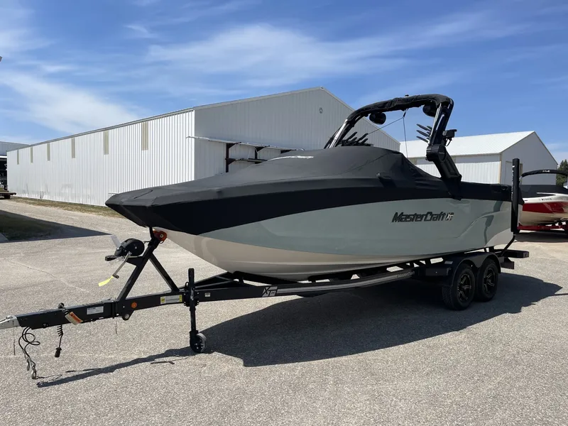 Slide: The Image of MasterCraft XT24 2022 - 10