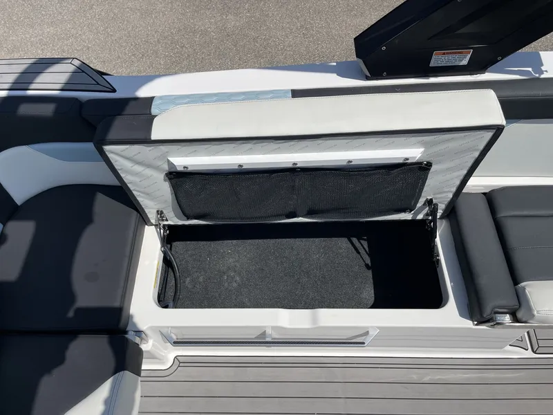 Slide: The Image of MasterCraft XT24 2022 - 47