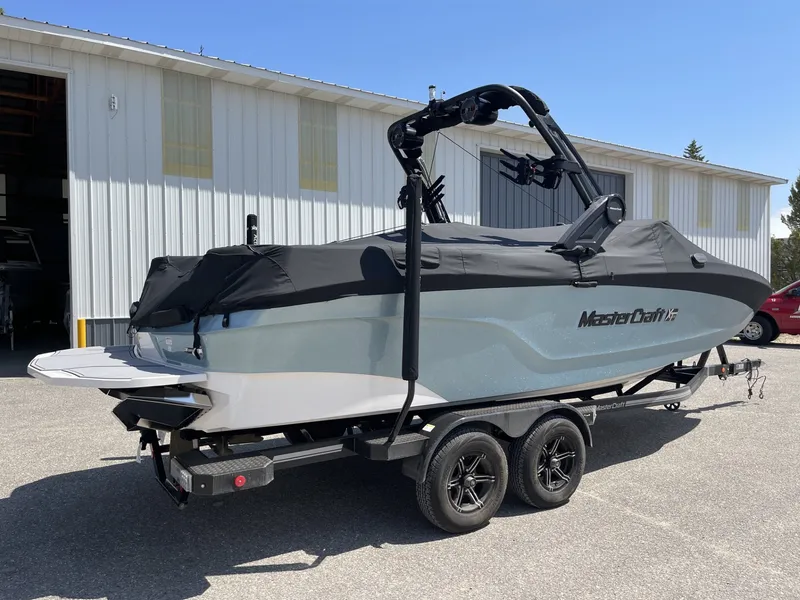 Slide: The Image of MasterCraft XT24 2022 - 6