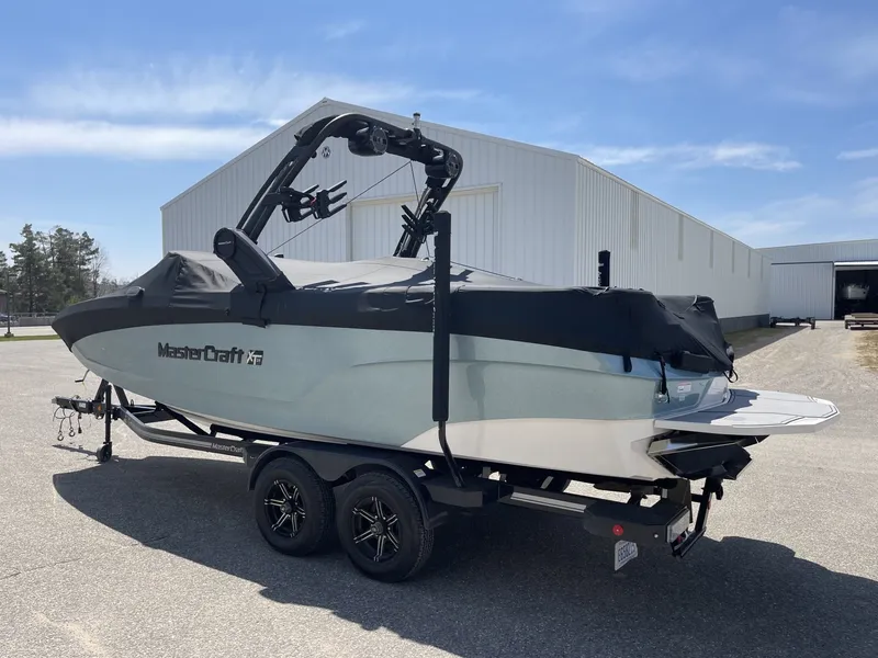 Slide: The Image of MasterCraft XT24 2022 - 8