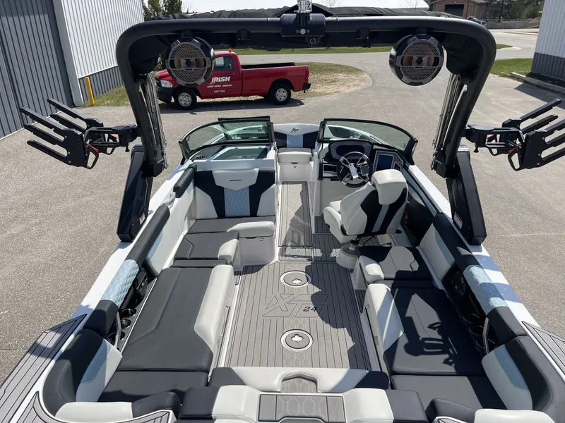 Slide: The Image of MasterCraft XT24 2022 - 19