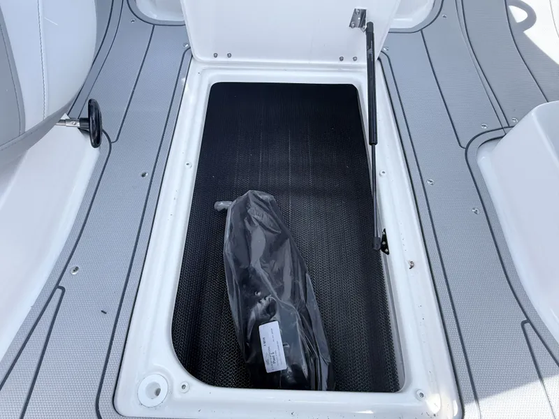 Slide: The Image of Chaparral 23 SSi 2026 - 33