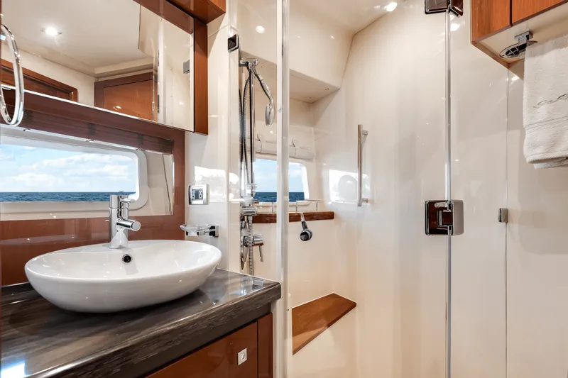 Slide: The Image of Sea Ray 510 FLYBRIDGE 2017 - 13