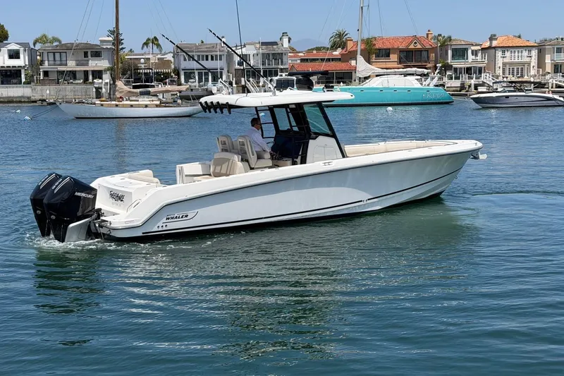 The Image of Boston Whaler 330 Outrage 2021 - 0