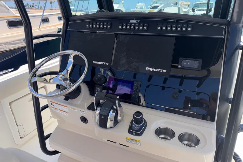 Slide: The Image of Boston Whaler 330 Outrage 2021 - 5