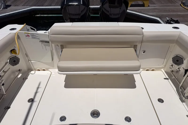 Slide: The Image of Boston Whaler 330 Outrage 2021 - 11