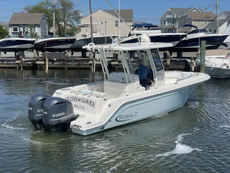 Slide: The Image of Robalo R272 2020 - 6