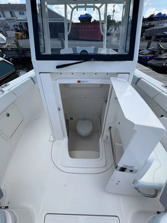 Slide: The Image of Robalo R272 2020 - 11