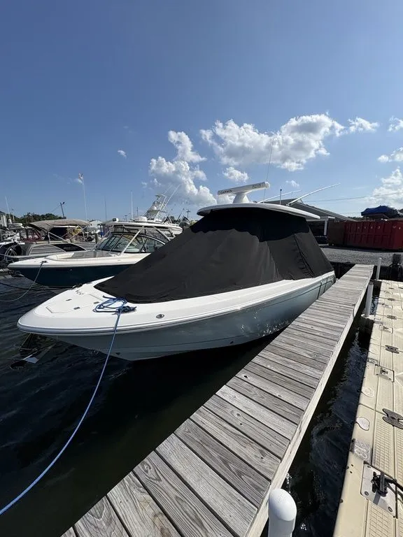 Slide: The Image of Robalo R272 2020 - 23