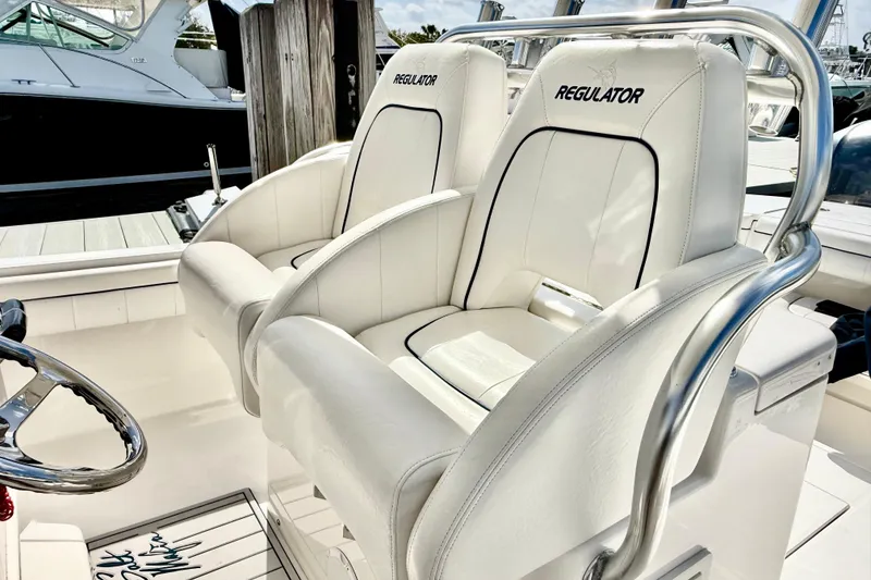 Slide: The Image of Regulator Marine 34SS 2016 - 12