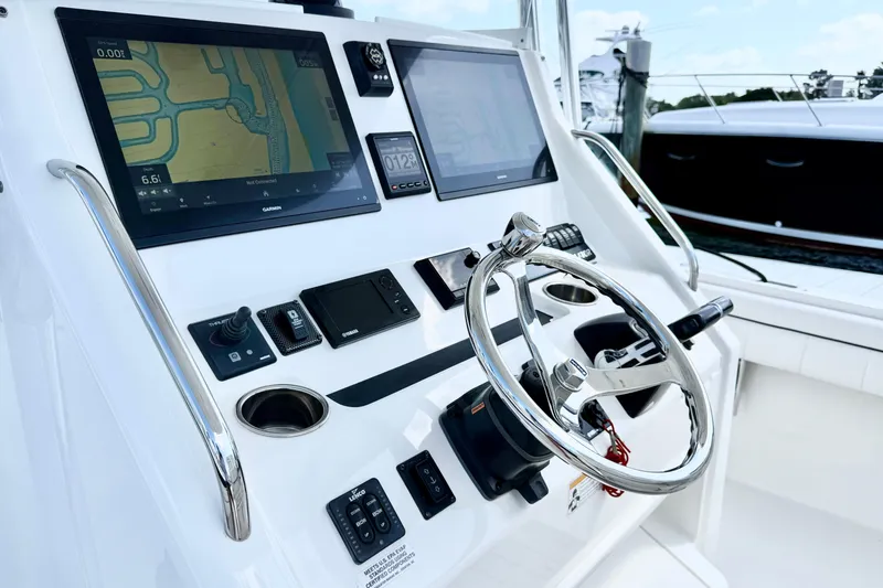 Slide: The Image of Regulator Marine 34SS 2016 - 14