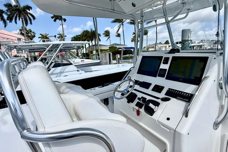 Slide: The Image of Regulator Marine 34SS 2016 - 17