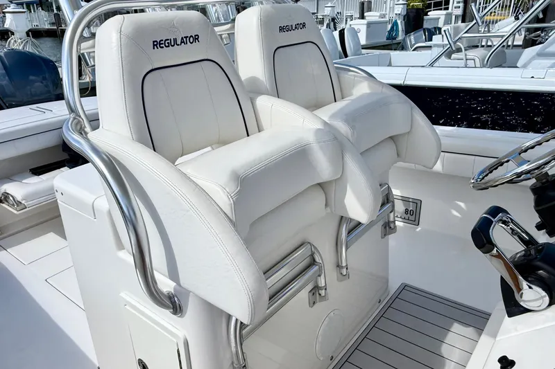 Slide: The Image of Regulator Marine 34SS 2016 - 19