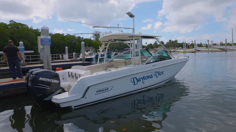 Slide: The Image of Boston Whaler 270 Vantage 2014 - 1