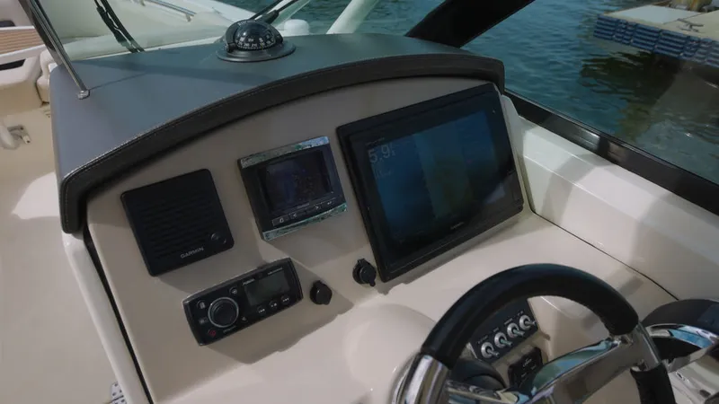 Slide: The Image of Boston Whaler 270 Vantage 2014 - 11