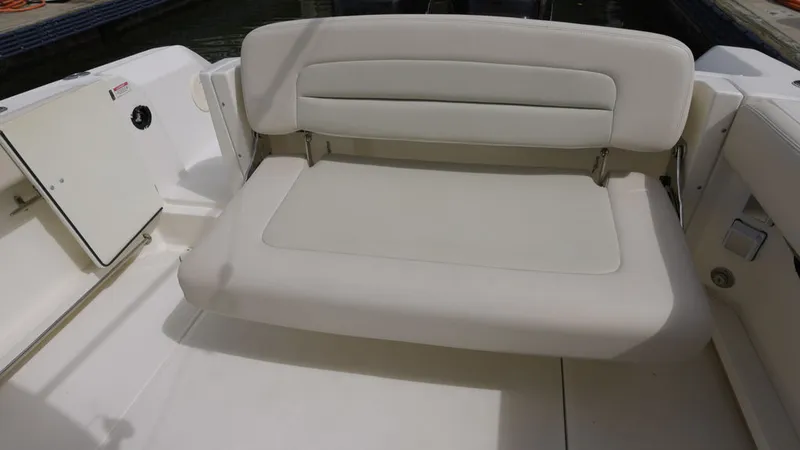 Slide: The Image of Boston Whaler 270 Vantage 2014 - 13