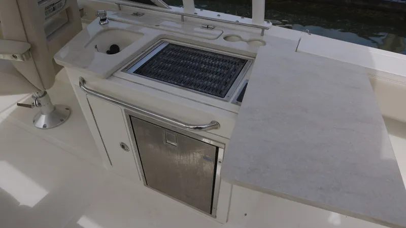 Slide: The Image of Boston Whaler 270 Vantage 2014 - 4
