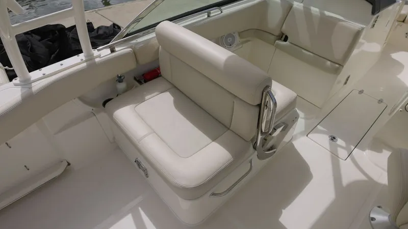 Slide: The Image of Boston Whaler 270 Vantage 2014 - 5