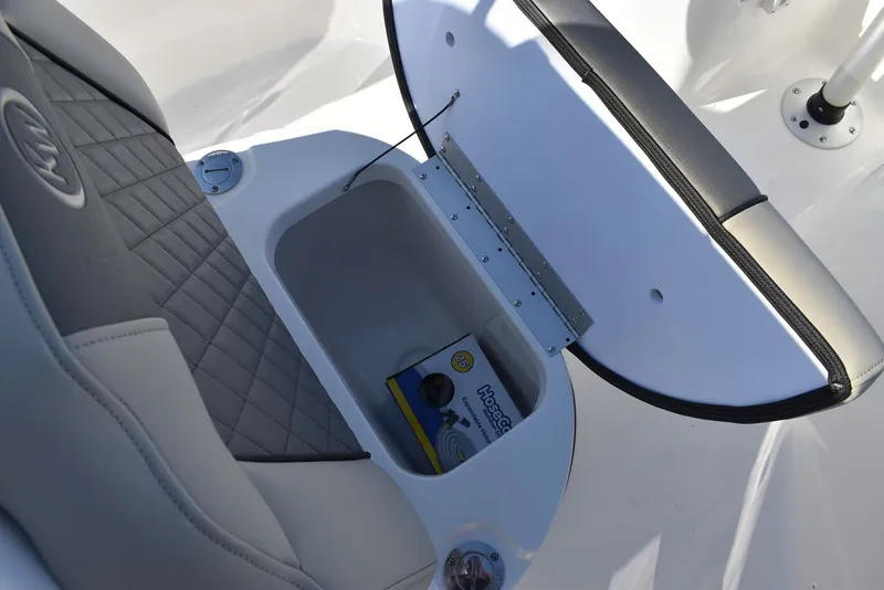 Slide: The Image of Key West Boats 203 FS 2025 - 15