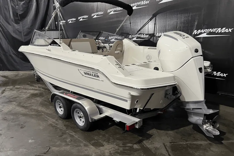 Slide: The Image of Boston Whaler 210 Vantage 2024 - 3