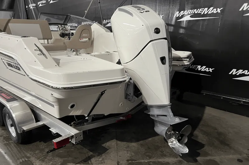 Slide: The Image of Boston Whaler 210 Vantage 2024 - 4