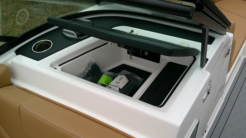 Slide: The Image of MasterCraft 24 XT 2026 - 20