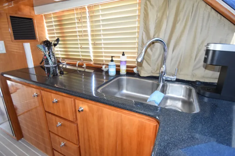 Slide: The Image of Navigator 4400 Pilothouse 2005 - 10