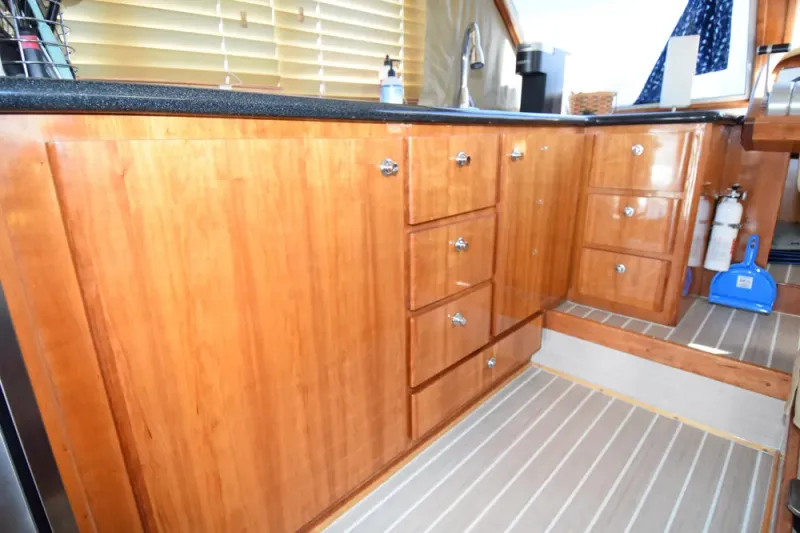 Slide: The Image of Navigator 4400 Pilothouse 2005 - 11