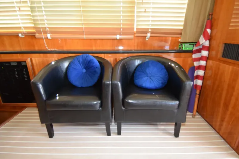 Slide: The Image of Navigator 4400 Pilothouse 2005 - 13