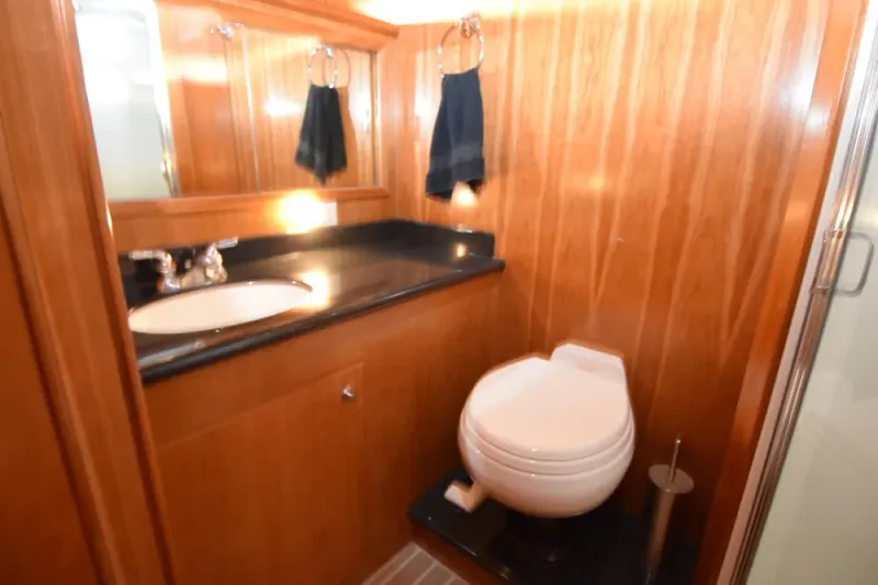 Slide: The Image of Navigator 4400 Pilothouse 2005 - 15