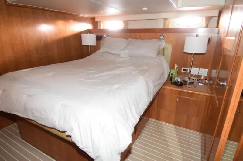 Slide: The Image of Navigator 4400 Pilothouse 2005 - 18