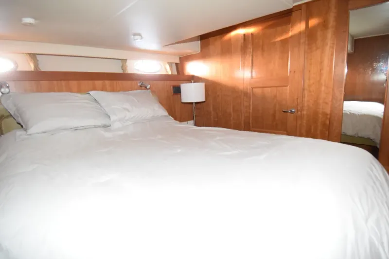 Slide: The Image of Navigator 4400 Pilothouse 2005 - 19