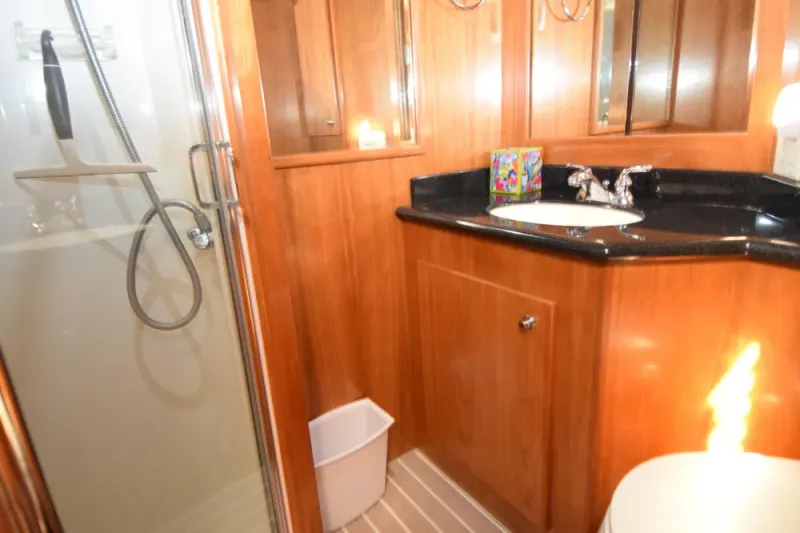 Slide: The Image of Navigator 4400 Pilothouse 2005 - 20