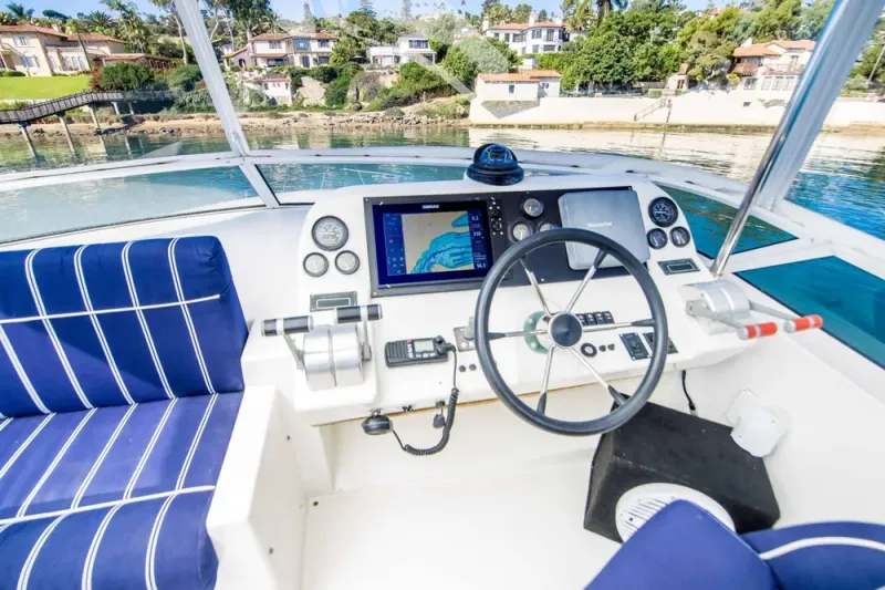 Slide: The Image of Navigator 4400 Pilothouse 2005 - 23