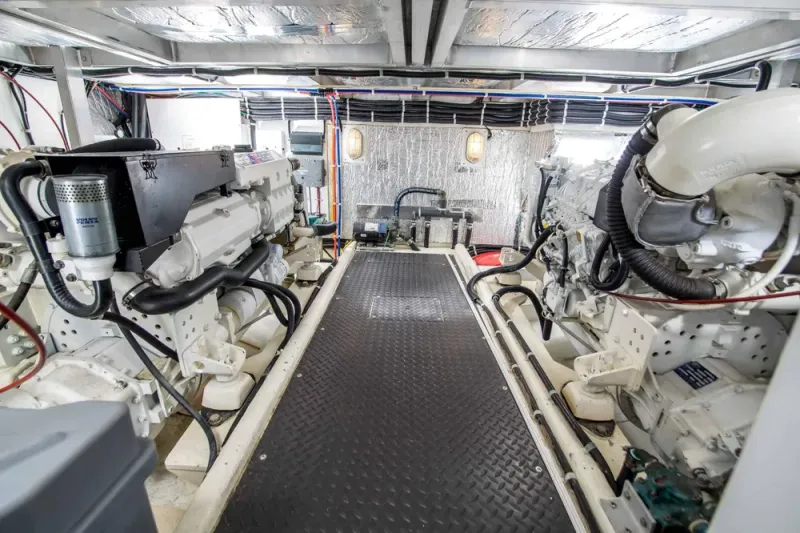 Slide: The Image of Navigator 4400 Pilothouse 2005 - 24