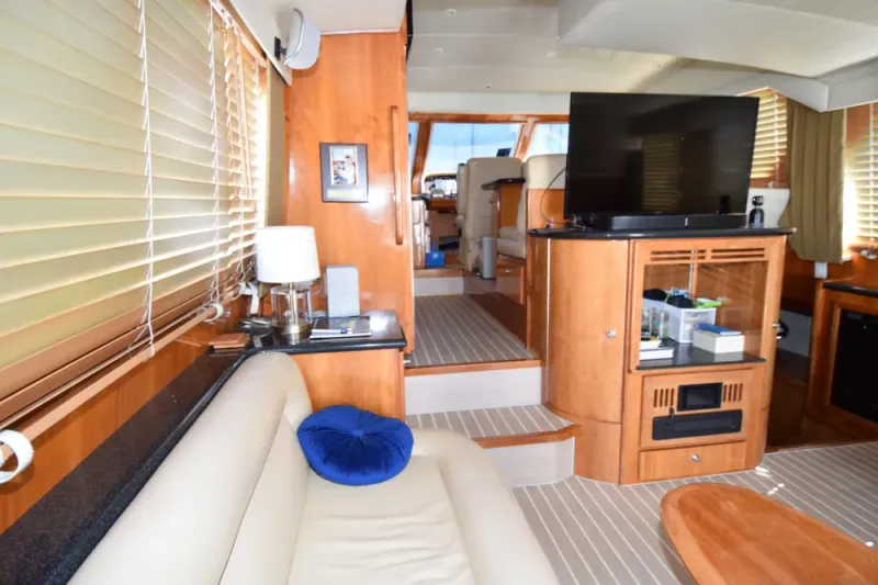 Slide: The Image of Navigator 4400 Pilothouse 2005 - 3