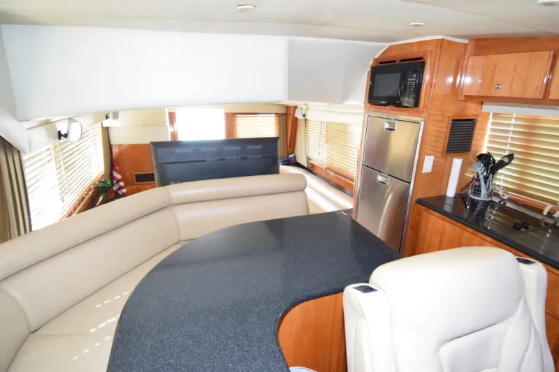 Slide: The Image of Navigator 4400 Pilothouse 2005 - 8