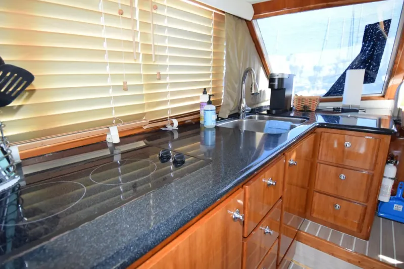Slide: The Image of Navigator 4400 Pilothouse 2005 - 12