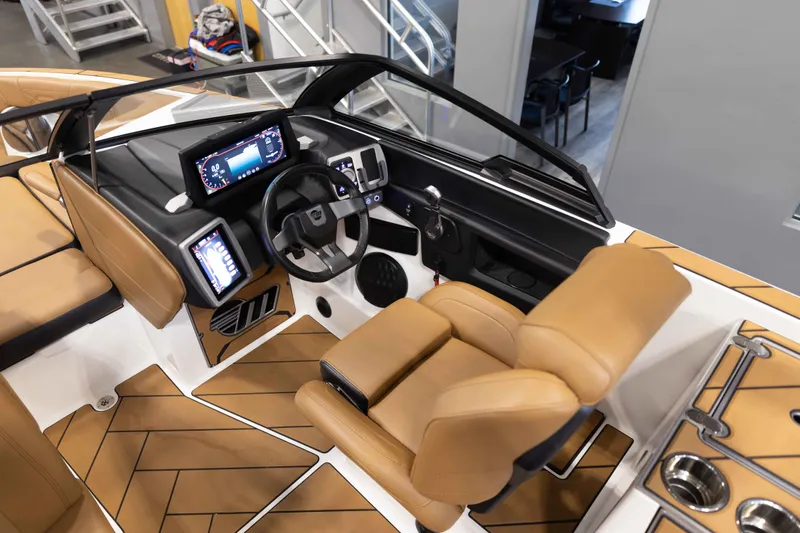 Slide: The Image of Malibu 25 LSV 2023 - 16