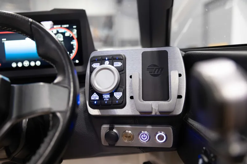 Slide: The Image of Malibu 25 LSV 2023 - 21