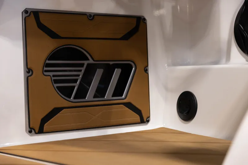 Slide: The Image of Malibu 25 LSV 2023 - 25