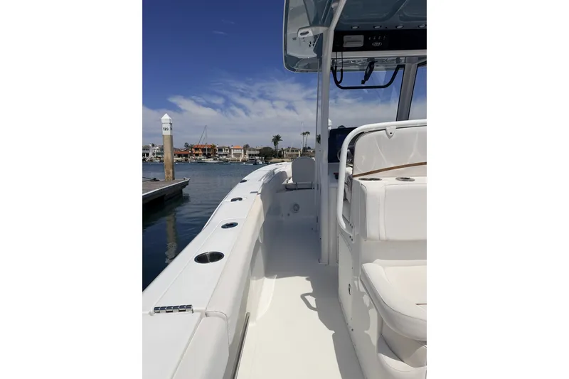 Slide: The Image of Sea Hunt Ultra 275SE 2021 - 30