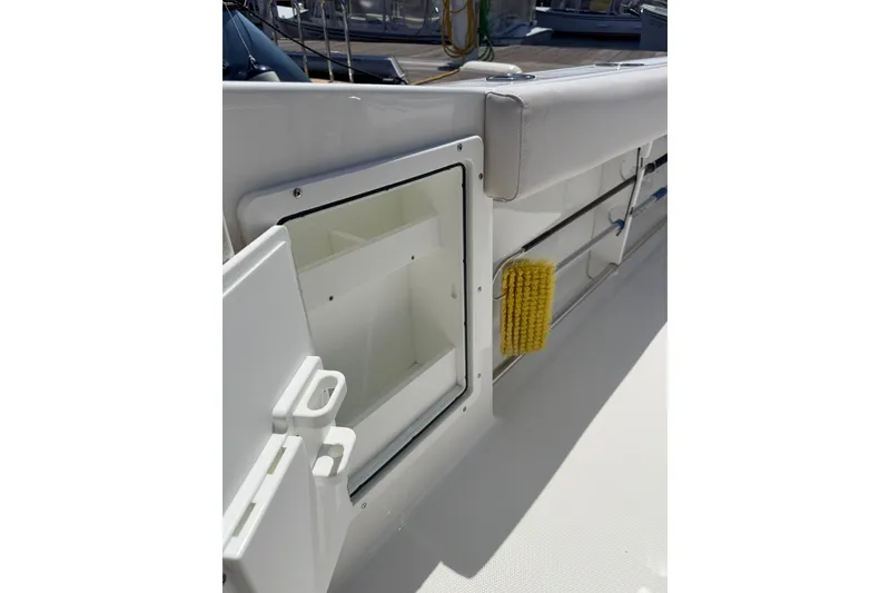 Slide: The Image of Sea Hunt Ultra 275SE 2021 - 36